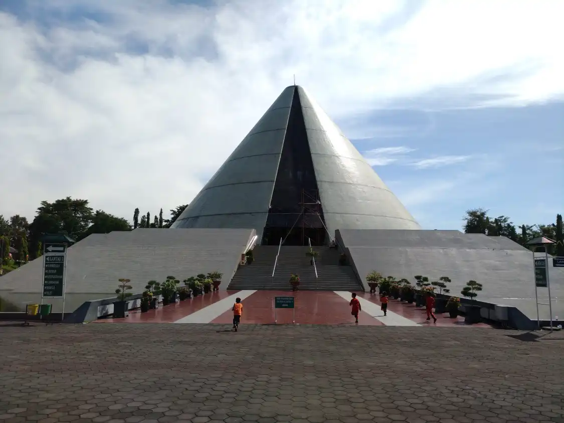 Hotel dekat Monumen Yogya Kembali