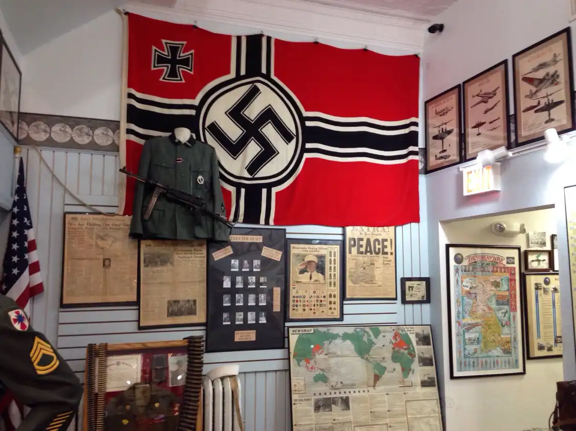 Hotels near Aliveo Military Museum