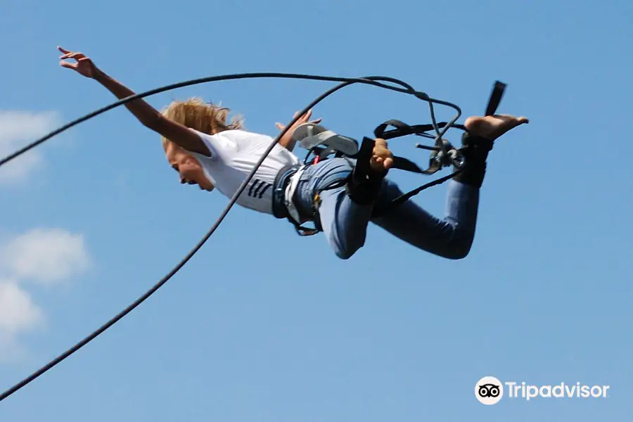 Rope Jumping from Arochny Bridge