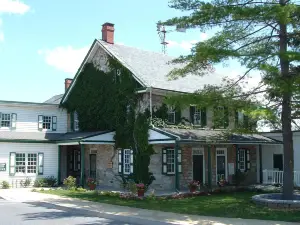 The Amish Farm and House