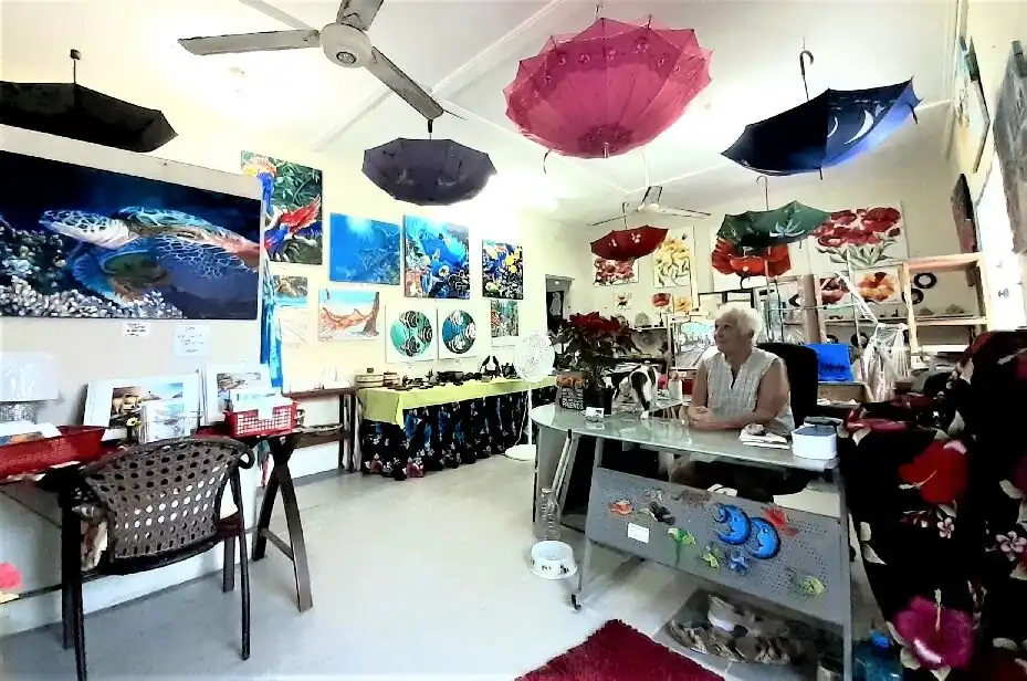 Hotels near Red Flower Gallery & Boutique
