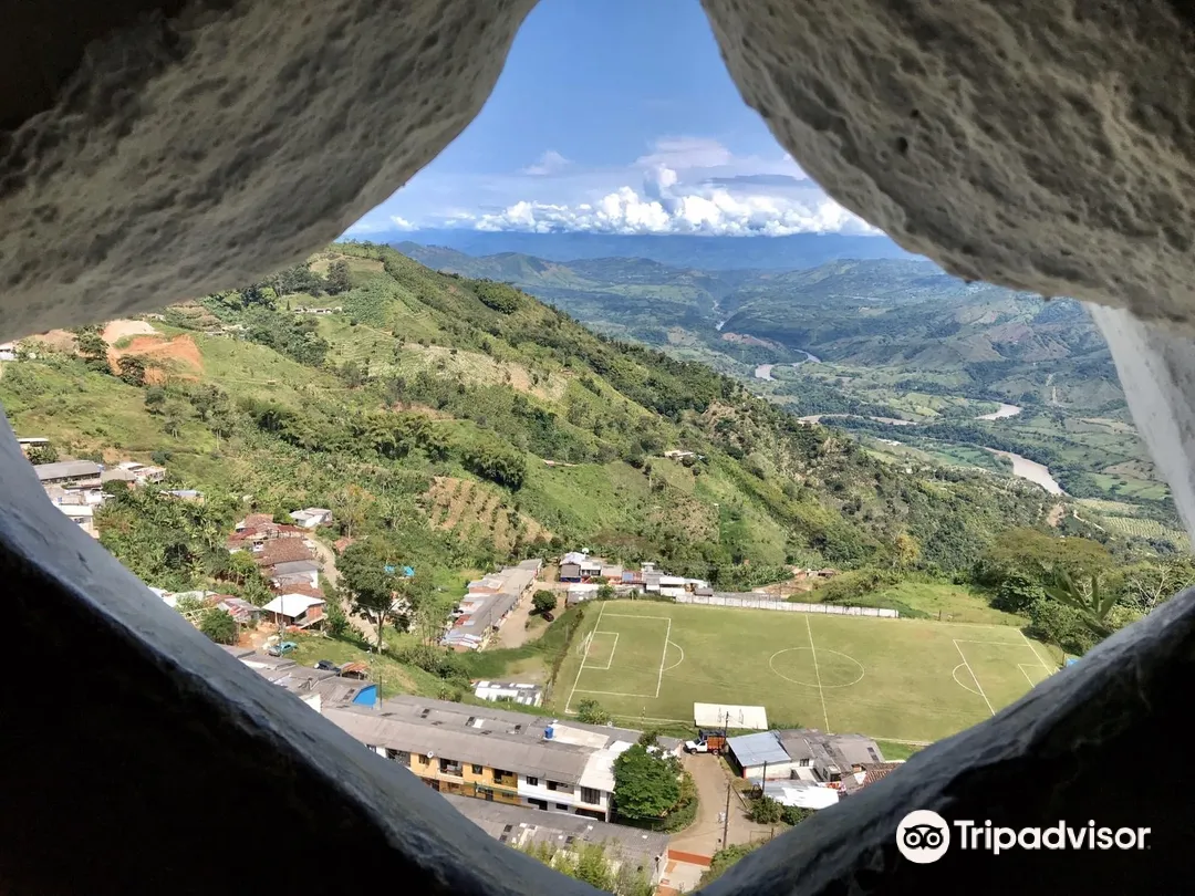 1_Cristo Rey monument