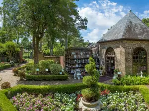 Elizabethan Gardens