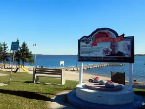 Lac du Bonnet Town Dock and Beach