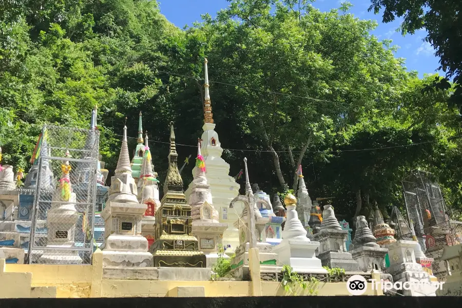 Wat Khao Takhrao