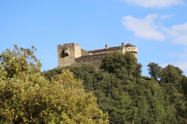 Hôtels à : Aujac