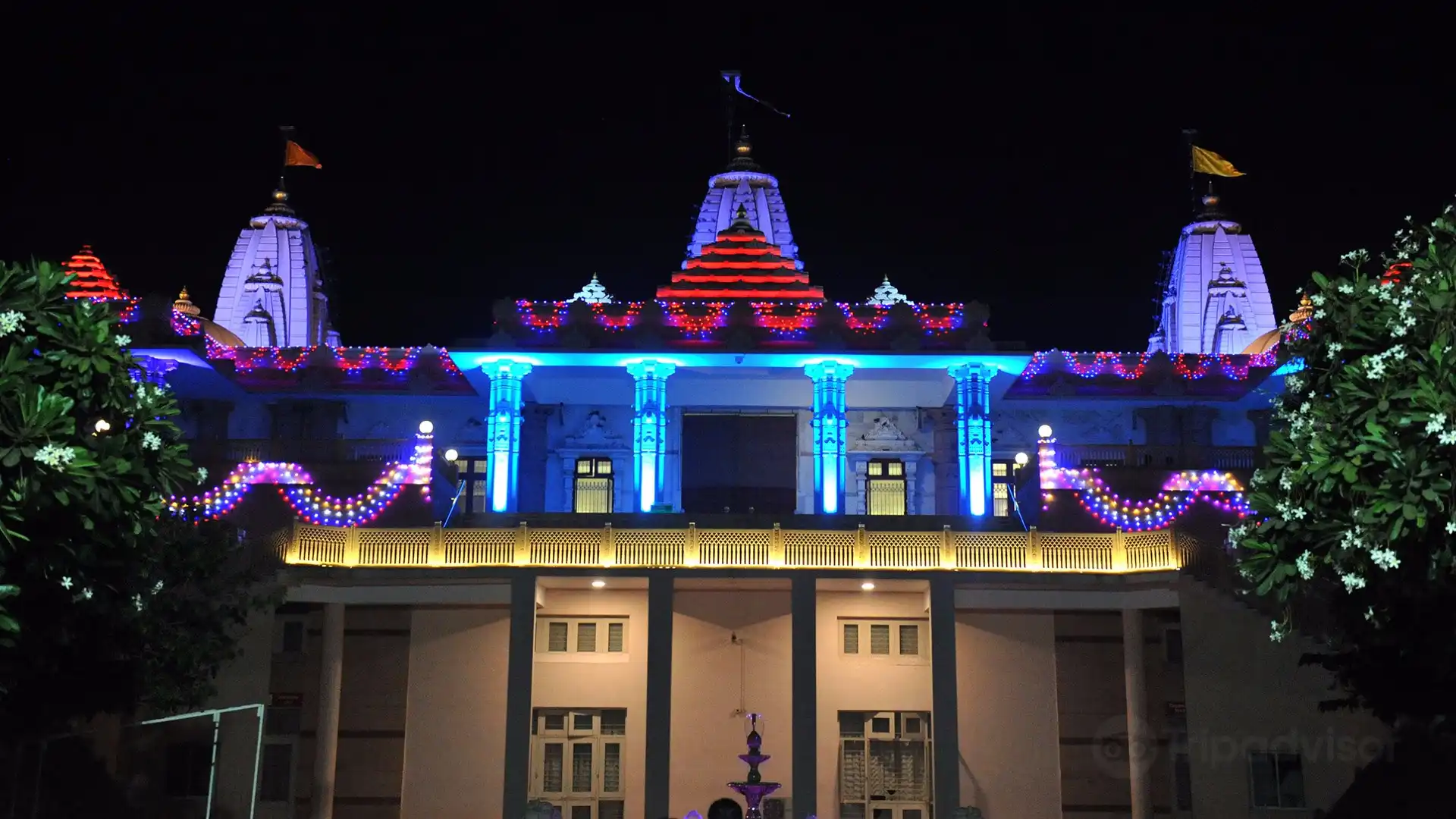 Hotels near Dada Bhagwan Temple