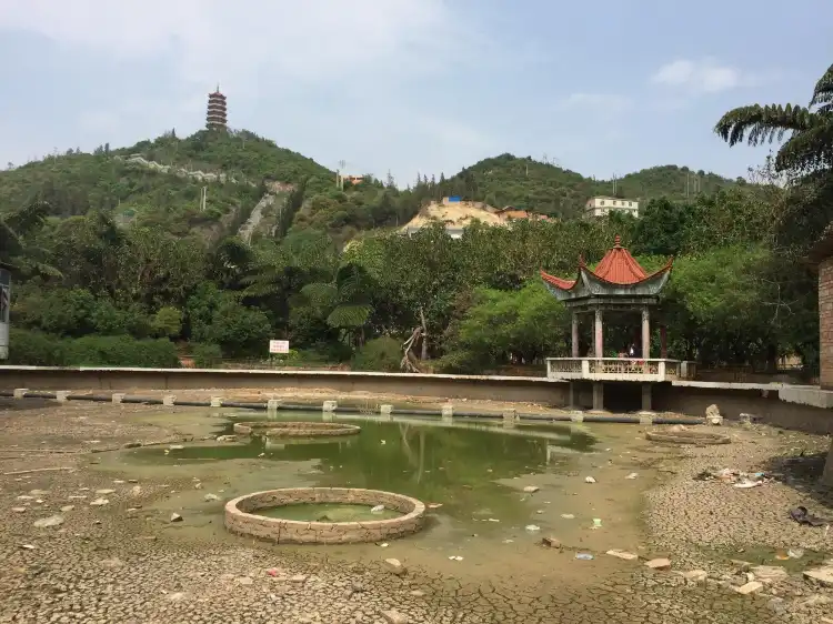Hotels near QiHua MingDian BuXingJie