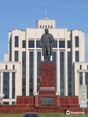 Monument to Lenin.