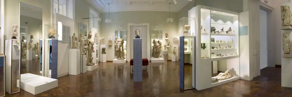 Hotels near Archaeological Museum