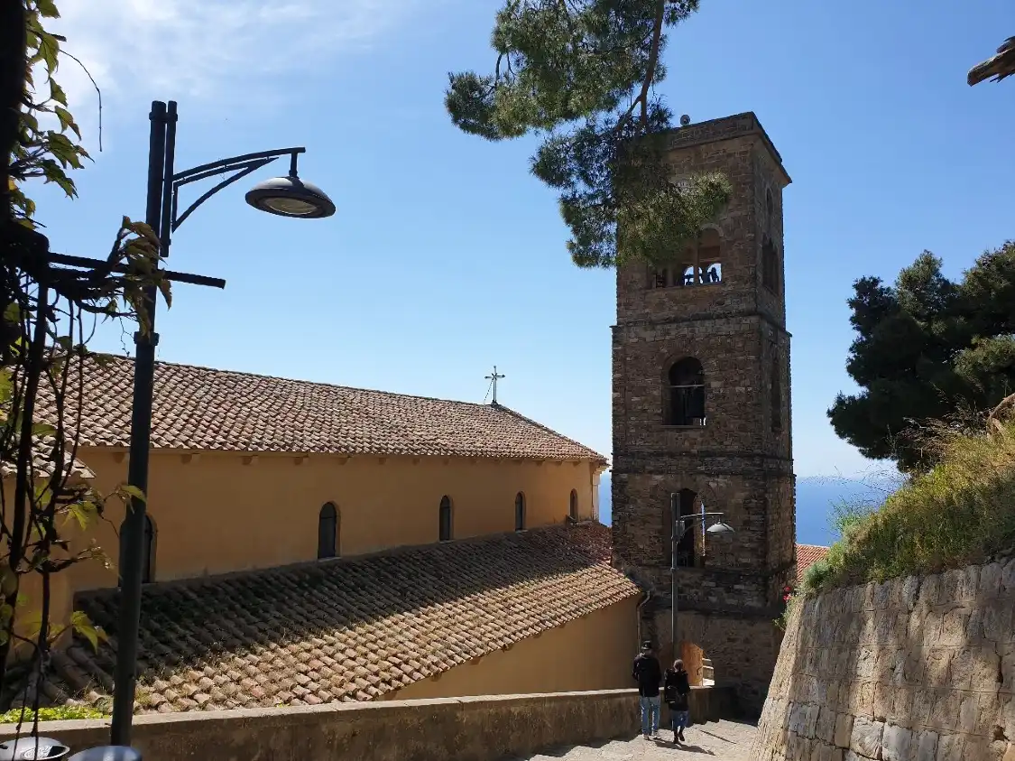 Hotels near Basilica Pontificia Santa Maria de Gulia