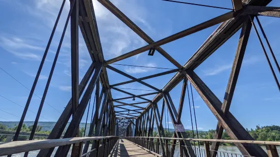 Quesnel Fraser River foot bridge