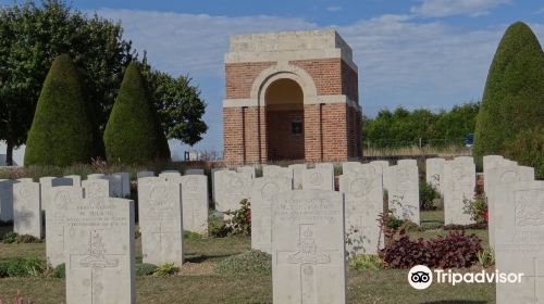 Bapaume Post Military Cemetery, Albert