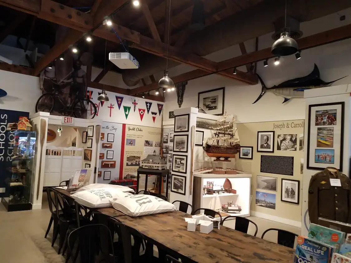 Hotels near Balboa Island Museum