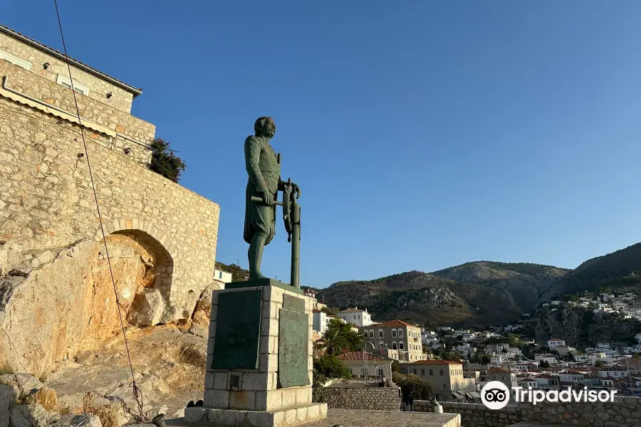 Miaoulis monument