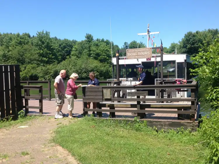 Hotels in Muddy Creek Township