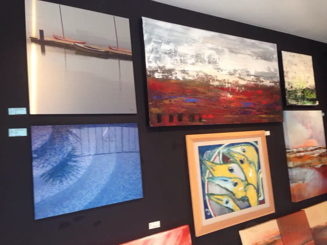 Hotels near Marco Titucci fine-art-galleries