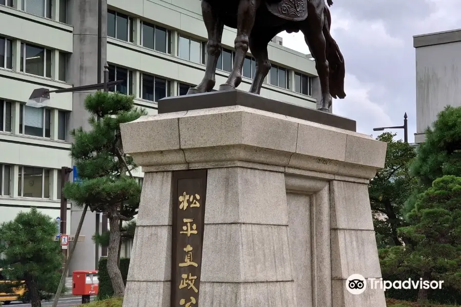 松平直政公 騎馬像