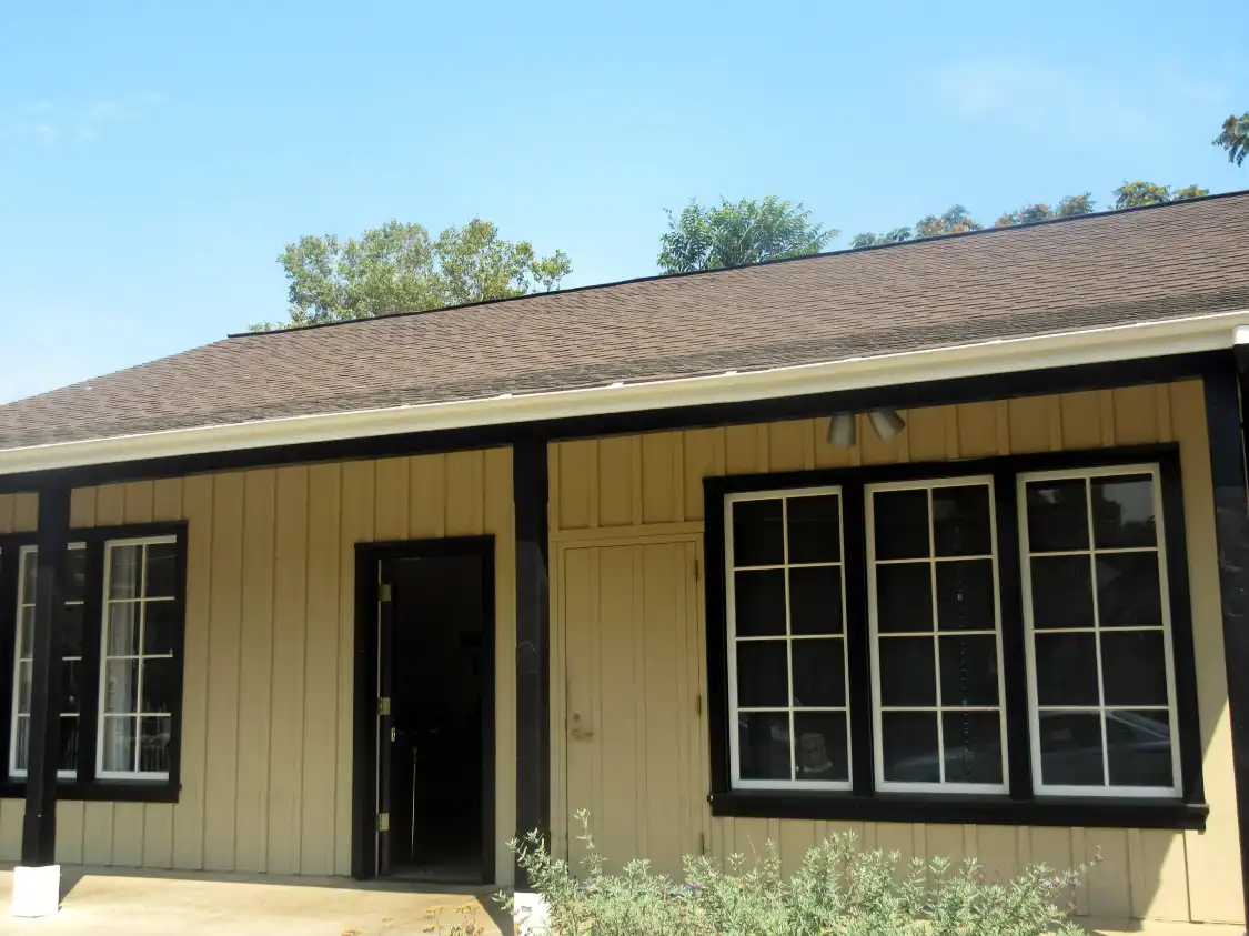 Luis Maria Peralta Adobe 주변 호텔