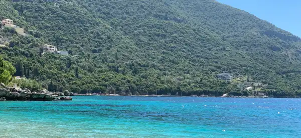 Hotels in Ellomeno