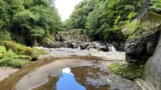 Sanren Todoro Waterfall