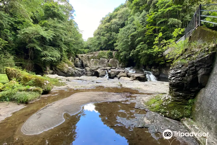 Sanren Todoro Waterfall