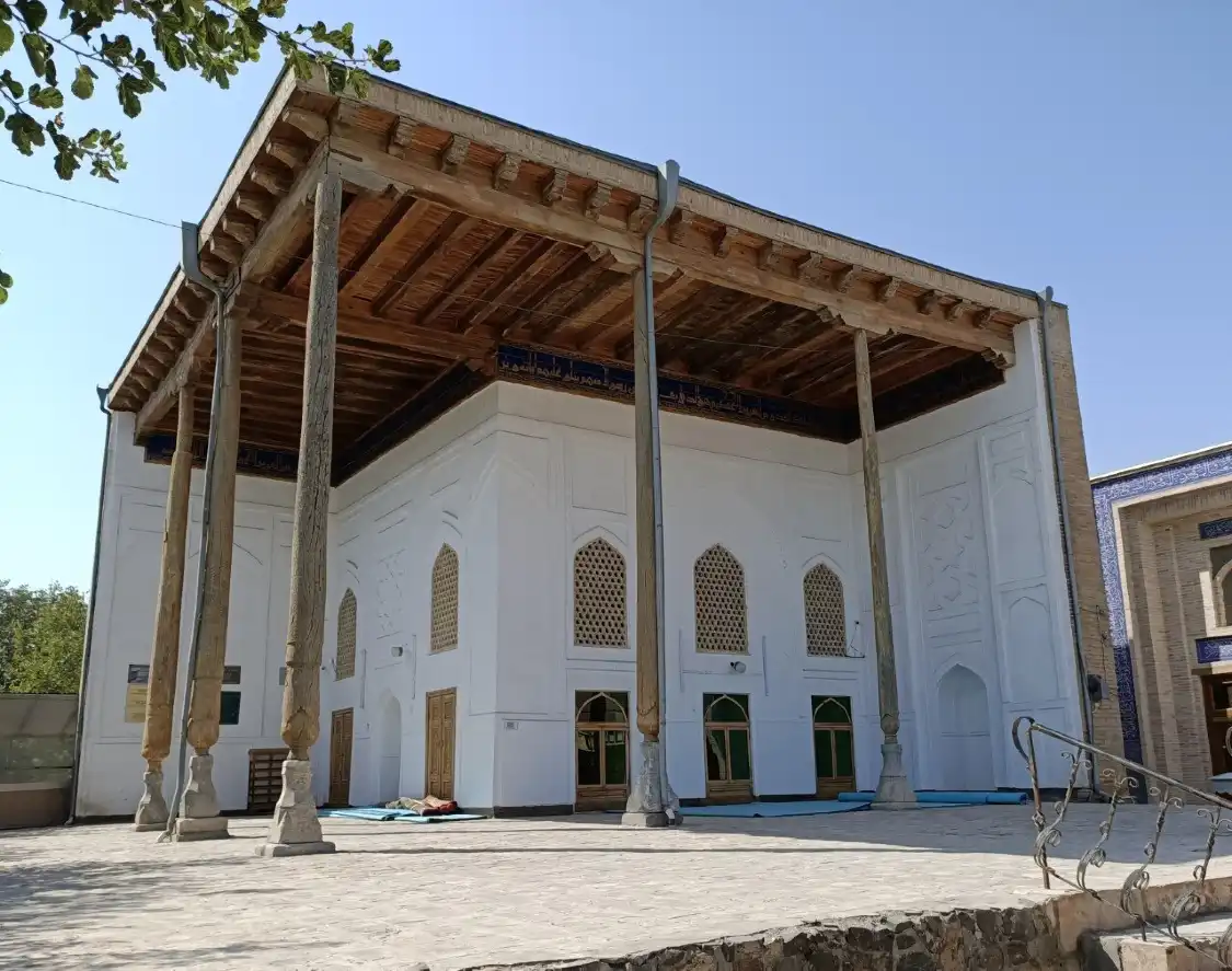 Hotels near Baland Mosque