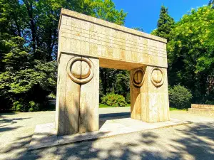 The Gate of the Kiss