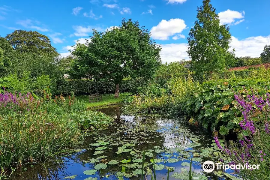 Priory Maze And Gardens