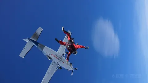 Parachuting in Queenstown attraction in Otago