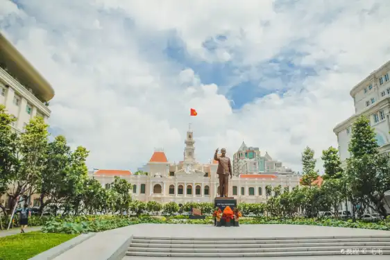 호치민 시청, 인민위원회 청사 주변 호텔