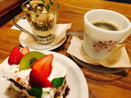 Modernark pharm cafe