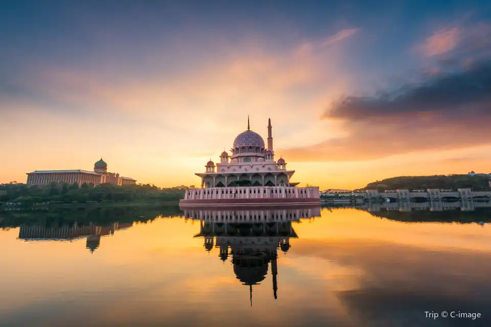 3_Putra Mosque
