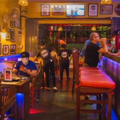 Jungle Burger Sports Bar & Bistro 여행 사진