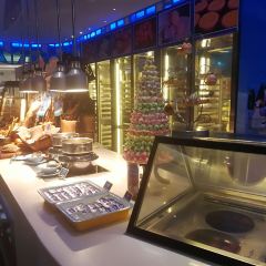 Emperor Penguin All Day Dining User Photo