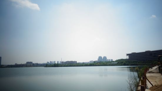 以前只知道武汉有一个东湖是一个优美的城市内湖，其实武汉还有一