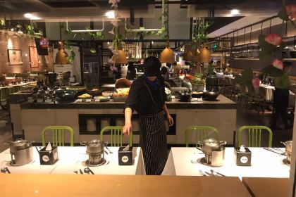 DUO LUN DUO HAI XIAN ZI ZHU CAN TING JIN YING DIAN