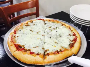 Salvoras Pizza