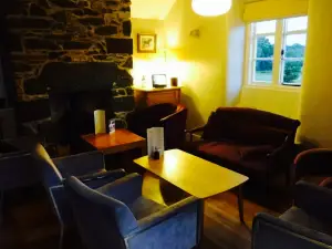 Cross Foxes Bar & Grill