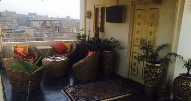 Hotel Zhimmat Niwas Rooftop Restaurant