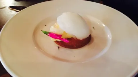 A LA GRECQUE in ลอร์น