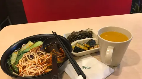 李先生牛肉面大王(淄博站候车室店) in Zibo