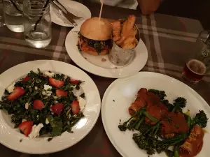 Mountainside Bar & Grill