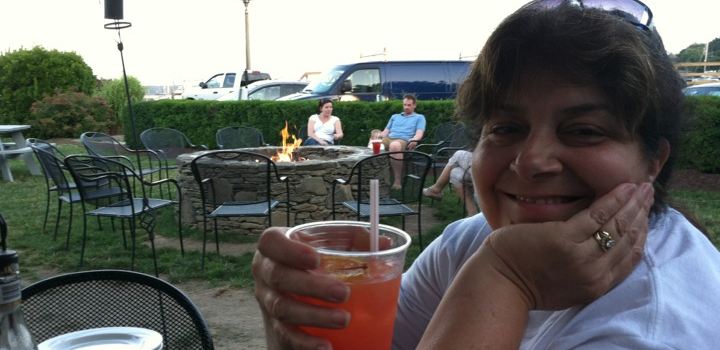 Chelos Waterfront Bar & Grille