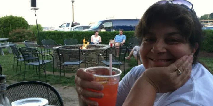 Chelos Waterfront Bar & Grille