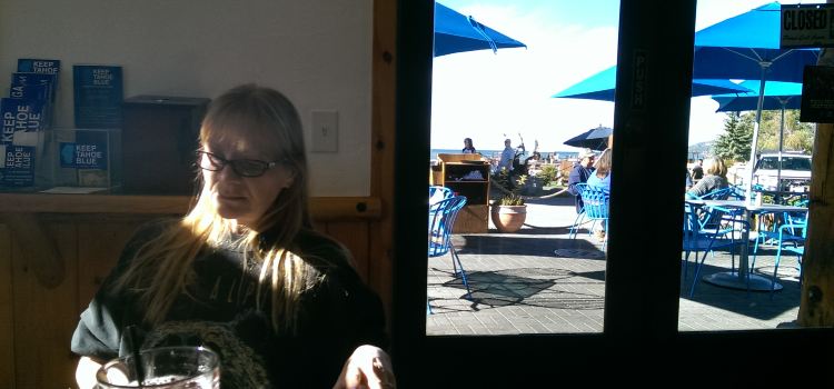 Artemis Lakefront Café