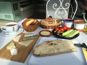 Leone Patisserie & Boulangerie