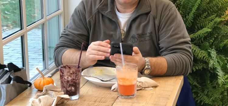 Earth's Harvest Kitchen & Juicery