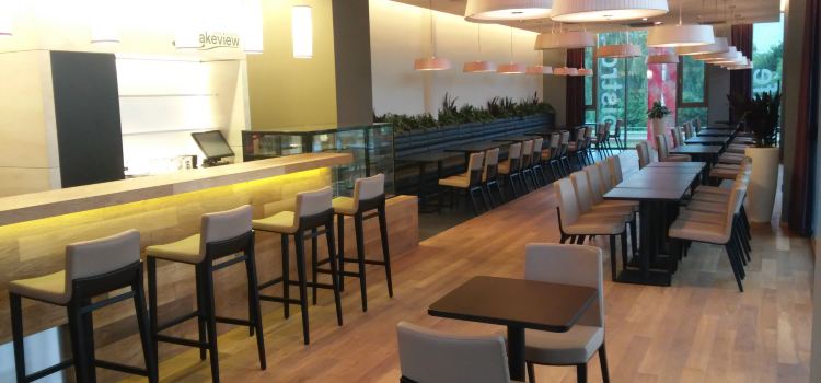 Lakeview Café & Bistro