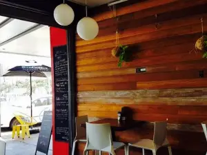 QROMA Cafe & Bar